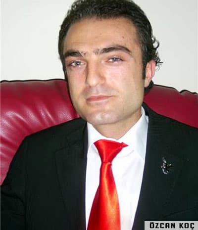 <p><font face="arial,helvetica,sans-serif" size="2"><strong>KAPIMIZ HERKESE A&Ccedil;IK</strong></font></p><p><font face="arial,helvetica,sans-serif" size="2">H&uuml;lya S&uuml;r&uuml;c&uuml; ile Detay Programı&rsquo;na telefonla bağlanan HEPAR Merkez il&ccedil;e başkanı &Ouml;zcan Ko&ccedil; da,<font color="#333399"> &ldquo;Hangi siyasi g&ouml;r&uuml;şe mensup olursa olsun, başı dik devlet, onurlu millet olma m&uuml;cadelesinde yer almak isteyen herkese kapımız a&ccedil;ık&rdquo;</font> dedi.</font></p><p><font face="arial,helvetica,sans-serif" size="2">Se&ccedil;imle işin başına gelecek olan Merkez il&ccedil;e yeni y&ouml;netiminin gen&ccedil;lerden ve kadınlardan oluşacağını anlatan Ko&ccedil;, <font color="#333399">&ldquo;Genel Başkanımız gibi biz de Sakarya&rsquo;yı k&ouml;y, k&ouml;y, karış karış gezeceğiz&rdquo;</font> şeklinde konuştu. &Ouml;zcan Ko&ccedil;, Erdem S&uuml;tl&uuml;&rsquo;den devraldıkları g&ouml;revi layıkıyla yerine getireceklerini s&ouml;yledi.<br /></font><font face="arial,helvetica,sans-serif" size="2">&nbsp;<br />Haber H&uuml;lya S&uuml;r&uuml;c&uuml;</font></p>
