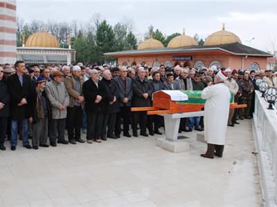 Yenikent Derneği Yöneticisi Arslan, Babasını Kaybetti