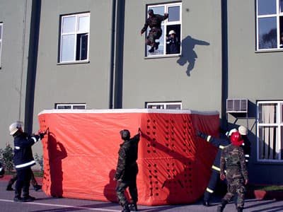 İtfaiye Ekipleri 2009'da 2 Bin 472 Yangını Söndürdü