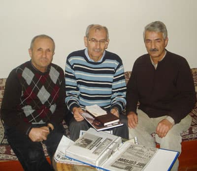 <font size="2"><font face="Arial"><strong>&Ouml;nemli Bir Hizmet&nbsp;</strong><br /><br />Belediye Başkanı Tacettin &Ouml;zkaraman da il&ccedil;ede s&uuml;rd&uuml;r&uuml;len vefat edenlerin defterde kayıt altına alınması geleneğinin 1946 yılında Abdullah &Ccedil;akır tarafından başlatıldığını, 1987 yılından sonra Mehmet Can tarafından deftere kayıtların devam ettiğini, 2007 yılından sonraki kayıtların Cemal &Ccedil;etin tarafından yapıldığını kaydetti.&nbsp;&nbsp;<br /><br />Başkan &Ouml;zkaraman, temennisinin il&ccedil;ede &ouml;l&uuml;mlerin yaşanmaması olduğunun altını &ccedil;izerek &Ouml;l&uuml;m Kayıt Defteri'nin Alaattin Yılmaz'a teslim edilmesi ile geleneğin s&uuml;rd&uuml;r&uuml;lmesinin &ouml;nemli bir hizmet olduğunu belirtti.&nbsp;&nbsp; </font></font>