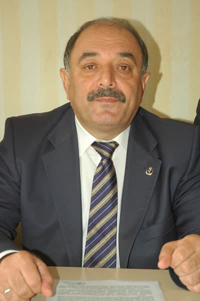 <font face="Arial" size="2" color="#333399"><strong><font color="#000000">Her T&uuml;rl&uuml; Ka&ccedil;ak&ccedil;ılık &Ouml;nlenecek</font></strong><br /></font><br /><font face="Arial" size="2">&ldquo;B&uuml;y&uuml;k Birlik Partisi G&Ouml;R projesini hayata ge&ccedil;irdiği ve G&uuml;venlik anlayışını uyguladı zaman, bunlar olmayacak.&rdquo; Diyen Usturbelli,<font color="#333399"> &ldquo;İ&ccedil; g&uuml;venlik ve huzur sağlanacak, ter&ouml;r&uuml;n her t&uuml;rl&uuml;s&uuml;n&uuml;n k&ouml;k&uuml; kazınacak, dış g&uuml;venlik sağlanacak ve sınırlarımız &ccedil;elikten kale gibi olacak, ticarette g&uuml;venlik sağlanacak, her t&uuml;rl&uuml; ka&ccedil;ak&ccedil;ılık &ouml;nlenecek, tarımda biyo - g&uuml;venlik sağlanacak, Eğitimde g&uuml;venlik sağlanacaktır. Soğuk savaş sonrası k&uuml;resel g&uuml;&ccedil;lerin oluşturduğu, asimetrik tehlikeleri &ouml;nlenecek, milletimizin insan olma hakları kullandırılarak g&uuml;venli bir ortamda ve &uuml;lkede yaşama ger&ccedil;ekleşecektir.&rdquo;</font><br /><br />Usturbelli son olarak,<font color="#333399"> &ldquo;B&uuml;y&uuml;k Birlik Partisi olarak, İnsanımızı h&uuml;r ve &Ouml;zg&uuml;r yaparız. &Uuml;lke kaynaklarını koruyarak soydurmadan, k&uuml;resel eşkıyanın &ouml;n&uuml;n&uuml; keserek, kendi milli projelerimizle d&uuml;nyaya entegre olarak, halkımıza hak ettiği Refahı yaşatırız. Yaptıklarıyla acze d&uuml;şm&uuml;ş, s&ouml;z kalabalığıyla <strong>&ldquo;Fırat Kenarındaki Kurdun Kaptığı Kuzunun Sorumluluğundan&rdquo;</strong> Dem Vuranlar, İstanbul&rsquo;un g&ouml;beğinde ki Oguzhan Kuzuların sorumluluğunu taşımıyorlar mı? B&uuml;y&uuml;k Birlik İktidarında b&uuml;y&uuml;k milletimiz ve Sakaya halkı olarak, canlı projemiz G&ouml;r&rsquo;&uuml;, ( G&uuml;venlik &Ouml;zg&uuml;rl&uuml;k Refah) uygulayarak, g&uuml;ven i&ccedil;inde olan bir &uuml;lkede yaşamanın mutluluğunu yaşayacağız &rdquo; &nbsp;</font>diyerek s&ouml;zlerini tamamladı.</font>