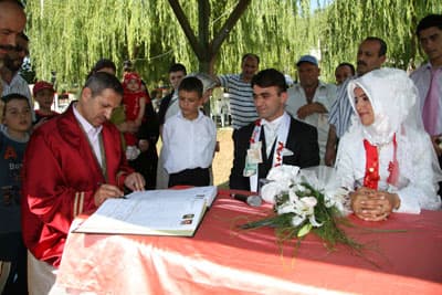 Kriz Hikaye Oldu: Bu Sene Daha Çok Evlendik