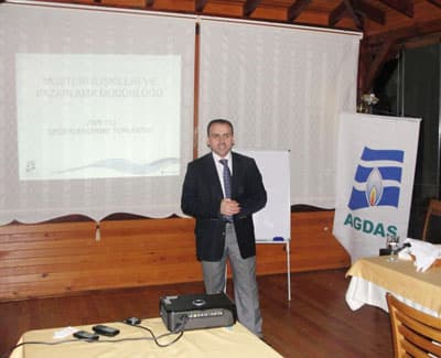 <font face="Arial" size="2">2009 yılında alınması hedeflenen 15.000 aboneyi ge&ccedil;erek 18.000&rsquo;e yakın abone alıp 80.000 aboneye ulaşttıklarını belirten Alkan, &lsquo;<font color="#333399">&rsquo;2010 yılı sonunda 100.000 aboneye ulaşmayı hedefliyoruz&rsquo;&rsquo;</font> dedi. <br /><br />M&uuml;cahit Alkan; b&ouml;l&uuml;m i&ccedil;indeki &ccedil;alışma heyecanının ve &ccedil;oşkusunun daima varolması gerektiğini, bu &ccedil;oşkuyla &ccedil;ok daha verimli işler yapabileceklerini vurguladı.Alkan ayrıca &lsquo;<font color="#333399">&rsquo;İnanmak ve kararlı olmak bizleri daha iyi noktalara g&ouml;t&uuml;recek etkili bir g&uuml;&ccedil; ve bu g&uuml;c&uuml; i&ccedil;imizde hissedip daha b&uuml;y&uuml;k başarılara imza atacağız&rsquo;&rsquo;</font> dedi. </font>