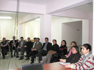<p><font face="arial,helvetica,sans-serif" size="2">Adapazarı Rehberlik Araştırma Merkezi M&uuml;d&uuml;r&uuml; H&uuml;lya Aksakal, sınavların t&uuml;m &ouml;ğrenciler i&ccedil;in b&uuml;y&uuml;k bir tehdit olarak algılandığını, &ouml;ğrencilerin bununla başa &ccedil;ıkmaya &ccedil;alıştıklarını s&ouml;yleyerek, seminere katılan rehber &ouml;ğretmenler sayesinde &ouml;ğrencilerin bu kaygıdan bir nebze olsun uzaklaşacaklarını ifade etti. Adapazarı RAM M&uuml;d&uuml;r&uuml; H&uuml;lya Aksakal seminer i&ccedil;in ilimize gelen Psikolojik danışman Mustafa İşlek&rsquo;e t&uuml;m rehber &ouml;ğretmenler adına teşekk&uuml;r etti. </font></p>