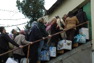 Ucuz Ev Eşyası İzdihamı