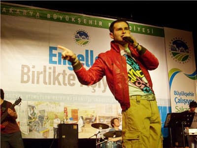 Ne Aşk, Ne Hayat