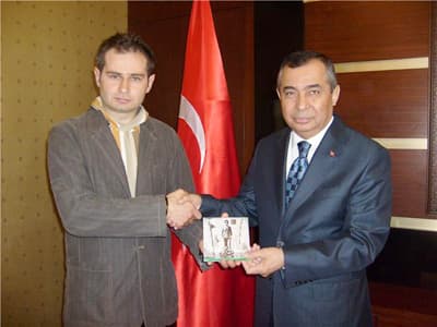 Ne Aşk, Ne Hayat