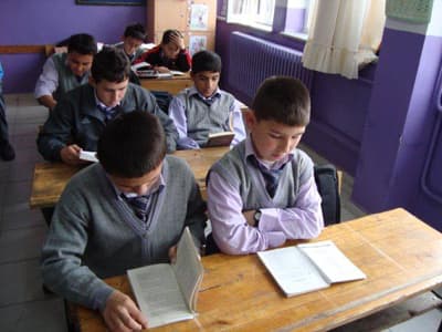 Bu Okulda Kitap Okumak Hediyeyle