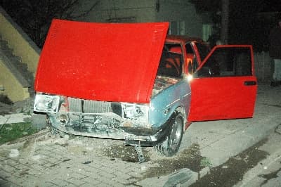 Kontrolden Çıkan Otomobil, Doğalgaz Borusunu Parçaladı