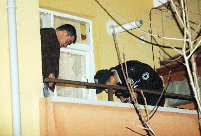 Tartıştığı Şahsı Vurduktan Sonra Başına Silah Dayadı