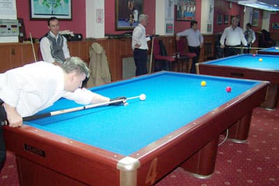 <font size="2"><font face="Arial"><strong>Eski Kul&uuml;p Başkanı Bilardo Sporcusu</strong><br /><br />Bilardo Sakarya İl Birinciliğinin&nbsp;en &uuml;nl&uuml; katılımcısı&nbsp;Yıldırımspor&nbsp;Kul&uuml;bu Eski Başkanı ve Serdivanspor İkinci Başkanı&nbsp;Kuyumcu Bekir faydalı.&nbsp; Başkan Bekir Faydalı, Sakarya&rsquo;da bilardonun gelişmesi i&ccedil;in ne lazımsa yapacaklarını belirterek&nbsp; <font color="#333399">&ldquo;Bize salonlarını a&ccedil;an&nbsp;Platin Bilardo Salonu sahibi Ercan Arabul ve Ercan&nbsp;İşcan'a &ccedil;ok teşekk&uuml;r ederiz. Burada&nbsp;&ccedil;ok &ouml;nemli şampiyonların iştiraki ile daha b&uuml;y&uuml;k turnuvalar d&uuml;zenleyeceğiz&rdquo;</font> dedi.<br /><br />Bekir&nbsp;Faydalı,&nbsp;il birinciliğinde başarılı olup Antalya&rsquo;ya&nbsp;gideceğine inandığınıda&nbsp;belirtti.</font></font>