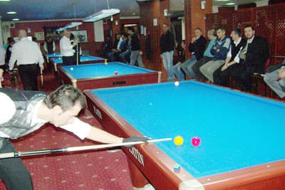 <font size="2"><font face="Arial"><strong>Pazar G&uuml;n&uuml;&nbsp;Sona Erecek<br /></strong><br />Bilardo il birinciliği&nbsp;karşılaşmaları pazar g&uuml;n&uuml;ne kadar devam edecek ve&nbsp;başlama saati&nbsp;her g&uuml;n 18.00 cuma gecesi yarı final pazar g&uuml;n&uuml; ise final&nbsp;ma&ccedil;ları var. Karşılaşmaları izlemek &uuml;cretsiz ve halka a&ccedil;ık.<br /><br /><strong>Ada Haber Ajansı:</strong> Suat Beyenal</font></font>