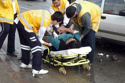 Karasu Yolu'nda Trafik Kazası: 4 Yaralı