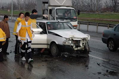 Karasu Yolu'nda Trafik Kazası: 4 Yaralı