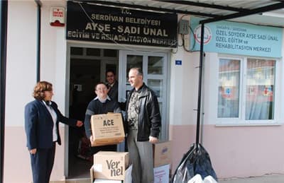 Otizm Derneği&#8217;nden YÖÇEYDER&#8217;e Giysi Desteği
