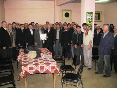 <p><font face="arial,helvetica,sans-serif" size="2"><strong>Sakaryalılık Ruhu Canlanacak</strong><br /><br />Hendek&rsquo;te yaşayan vatandaşlardan gelen davet &uuml;zerine yapılan tanışma toplantısında konuşan Dernek Başkanı C&uuml;neyt Demir, Yerel K&uuml;lt&uuml;r Derneği&rsquo;nin Sakarya&rsquo;nın en g&uuml;&ccedil;l&uuml; derneği olması nedeniyle sorumluluklarının bilincinde olduklarını belirterek, &ccedil;ok sayıda Sakarya sevdalısı vatandaşların &uuml;ye olmak i&ccedil;in derneklerine başvurduğunu s&ouml;yledi. Sakarya&rsquo;nın gelişmesi, Sakaryalılık ruhunun yeniden canlanması i&ccedil;in &ccedil;ok &ccedil;alışacaklarını ifade eden SYKD Başkanı Demir kısa zamanda Sakarya&rsquo;nın t&uuml;m k&ouml;ylerinde ve il&ccedil;elerinde Yerel K&uuml;lt&uuml;r Derneği&rsquo;nin &uuml;yelerinin olacağını belirtti.</font></p>