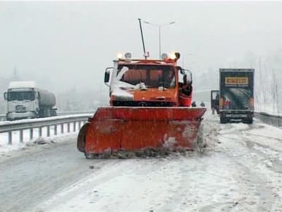 Kayan Tır, D-100 Trafiğini Felç Etti