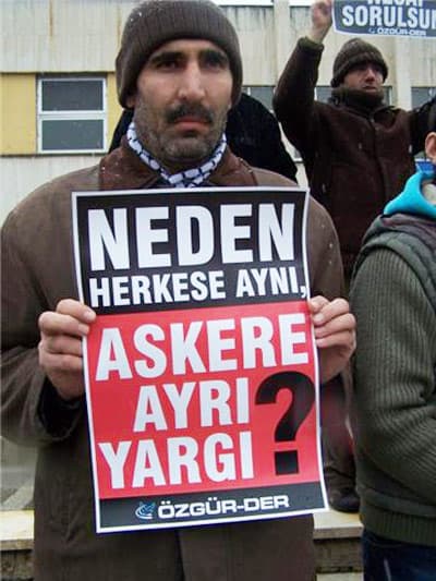 <p><font face="arial,helvetica,sans-serif" size="2">Sevim, a&ccedil;ıklamanın sonraki b&ouml;l&uuml;mlerinde EMASYA protokol&uuml; y&uuml;r&uuml;rl&uuml;kteyken darbeci zihniyetin ve darbe heveslilerinin tasfiye edilmesinin m&uuml;mk&uuml;n olmadığını belirtirken, Genelkurmay&rsquo;ın bug&uuml;ne kadar g&uuml;ndeme gelen delilleriyle sabit bir&ccedil;ok cunta girişimini &ouml;rtme tavrını şu s&ouml;zlerle protesto etti: &ldquo;Camilere bomba koyarak Olağan &Uuml;st&uuml; Hal ve Darbe yolunu a&ccedil;mayı planlayan bir g&ouml;z&uuml; d&ouml;nm&uuml;şl&uuml;k i&ccedil;eren Balyoz darbe planlarıyla ilgili olarak Genelkurmay'ın &ouml;rtme tavrı kamuoyunu asla tatmin edemez. Artık bıkkınlık veren &quot;TSK'ya karşı asimetrik savaş y&uuml;r&uuml;t&uuml;l&uuml;yor!&quot; retoriğine sığınma sa&ccedil;malığı durumu kurtaramaz. &quot;TSK'nın her kademesinde b&ouml;yle planlar, oyunlar vardır!&quot; masalının m&uuml;şterisi kalmamıştır. 29'u general 162 subayın katıldığı darbe toplantılarıyla ilgili olarak Genelkurmay'ın yaptığı a&ccedil;ıklamalar Balyoz Darbe Planı'nın TSK'nın b&uuml;t&uuml;n&uuml; tarafından desteklendiğini, organize edildiğini ve icra edilmek istendiğini g&ouml;stermektedir.&rdquo; </font></p>