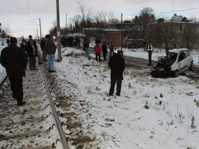 Yolcu Treni Hemzemin Geçitte Otomobile Çarptı