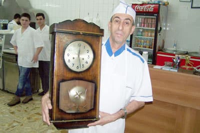Usta Yadigari Saatine Gözü Gibi Bakıyor  