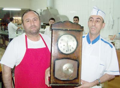 Usta Yadigari Saatine Gözü Gibi Bakıyor  