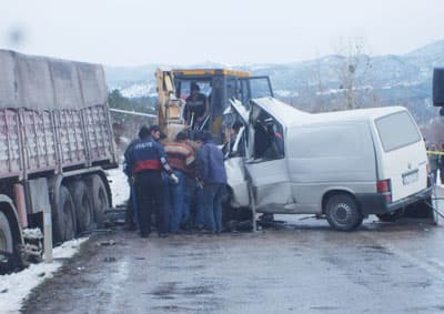 Buzlu Yol 5 Kişiye Mezar Oldu 