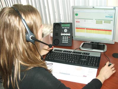 <font face="arial,helvetica,sans-serif" size="2"><strong>Personele Etkin İletişim İmkanı</strong></font> <p><font face="arial,helvetica,sans-serif" size="2">SEDAŞ&rsquo;ın &ouml;zelleşmesinden hemen sonra, &ccedil;alışanlara etkin iletişim imkanı sağlamak &uuml;zere şirket merkezi ve işletme birimleri y&ouml;neticilerine cep telefonları tahsis edildi. <br /><br />Şirket personeline verilen cep telefonlarıyla hizmet ağından etkin bir iletişim ve m&uuml;şteri hizmetine de etkin katılım sağlanmaya &ccedil;alışıldı.</font></p>