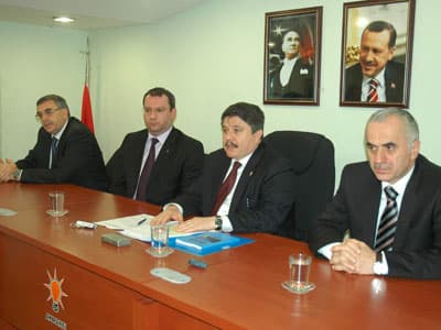 ''Yerel Yönetimler Demokrasinin Beşiğidir''