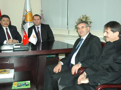 ''Yerel Yönetimler Demokrasinin Beşiğidir''