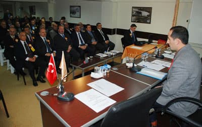 <p><font face="arial,helvetica,sans-serif" size="2"><strong>Y&Ouml;NETİM KURULU</strong></font></p><p><font face="arial,helvetica,sans-serif" size="2">M&Uuml;SİAD Sakarya Şubesi&rsquo;nin Halit İnci Başkanlığı&rsquo;ndaki yeni Y&ouml;netim Kurulu şu isimlerden oluştu: &ldquo;İrfan P&uuml;sk&uuml;ll&uuml;, Enver Tok, &Uuml;nal &Uuml;lk&uuml;, Zafer Boz, Semih G&uuml;lşan, Baki Demir, Ahmet Gen&ccedil;, Sabahattin Erg&uuml;n ve Muhammet &Ccedil;apoğlu.&rdquo; Yedek &Uuml;yeler: &ldquo;Yusuf Yılmaz, Mehmet G&ouml;zyuman, Fahri &Ccedil;elik, Mustafa Okuyan ve Ali İhsan Kalkan.&rdquo; Denetim Kurulu (asil): &ldquo;Sabit &Ccedil;elik, Erol Yaş ve Mustafa Aracı.&rdquo; Denetim Kurulu (yedek): &ldquo;İsmail A&ccedil;ıkdeniz, &Ouml;zcan Nalbant ve Sadettin &Ouml;zcan.&rdquo;</font></p>