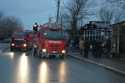 Hurdacı Dükkânı Alev Alev Yandı