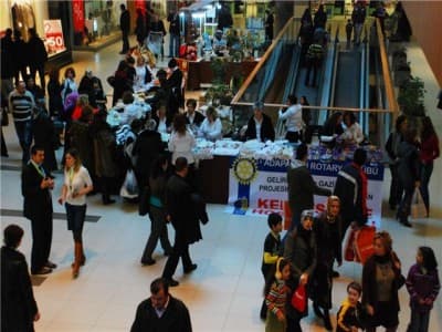 Rotary&#8217;dan ADA&#8217;da Anlamlı Kermes
