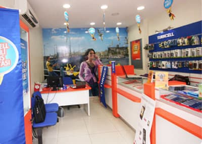 <p><font face="arial,helvetica,sans-serif" size="2"><font face="arial,helvetica,sans-serif" size="2">Artık Turkcell aboneleri t&uuml;m işlemlerini, Turkcell Mavi Nokta olan Toylar İletişim ile zahmet &ccedil;ekmeden en kısa zamanda ger&ccedil;ekleştirebilecek.<br /></font><br />Konuyla İlgili bir a&ccedil;ıklama yapan firma sahibi Murat Toylar, &nbsp;&quot;<font color="#333399">Turkcell'i tercih eden m&uuml;şterilerimiz işlemlerini yaptırabilmek i&ccedil;in artık sıra beklemeyecek, h&acirc;l&acirc; hattım a&ccedil;ılmadı gibi sorun yaşamayacak. İşyerimiz Turkcell tarafından yeniden tasarlandı. Satış temsilcilerimiz, hizmet danışmanımız Turkcell hizmetleri ile ilgili konularda eğitimini ve kurslarını tamamladı.</font></font></p>