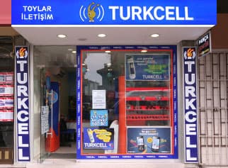 <p><font face="arial,helvetica,sans-serif" size="2"><font color="#333399">Faturalı ve kont&ouml;rl&uuml; hatları 1 dakika gibi kısa bir s&uuml;rede a&ccedil;ıyoruz. Numara taşıma, kampanyalı cihaz , faturalı hat, hazır kart, yedek sim kart, nakit kont&ouml;r, kredi kartı ile kont&ouml;r, tarife değişikliği, sıfır ve ikinci el cep telefon satışı gibi hizmetleri anında ger&ccedil;ekleştiriyoruz. Turkcell hizmetleri ile ilgili her konuda bilgi almak ve cazip tekliflerimizden faydalanmak isteyen t&uuml;m vatandaşlarımızı bir &ccedil;ayımızı i&ccedil;meye bekliyoruz</font>&quot; dedi.</font></p>