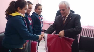 Üçüzlere Kaymakam Fahri Keser'den Destek