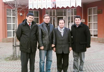 <p><font face="arial,helvetica,sans-serif" size="2"><strong>İletişimi Hızlandıracağız</strong><br /><br />Kocaeli Dernekler Federasyonu (T&uuml;rkkaf)) Genel Başkanı Muhammet Mehmet Kanar, Sakarya&rsquo;daki oluşumun diğer ilerdeki dernek faaliyetlerine ışık tuttuğunu belirterek b&ouml;lgesel olarak bu birlikteliğin tamamlaması i&ccedil;in iletişim faaliyetlerine hız verilerek zaman kaybedilmemesini belirtti. <br /><br />T&uuml;rkkaf Genel Başkanı Kanar, federasyonlarını oluşturan 9 dernek başkanı ile birlikte Sakarya Yerel K&uuml;lt&uuml;r Derneği&rsquo;ni yakın zamanda ziyaret edeceklerini ifade ederek, yapılan bu ziyaretin kendilerini &ccedil;ok onurlandırdığını kaydetti.</font><font face="arial,helvetica,sans-serif" size="2"></font></p>