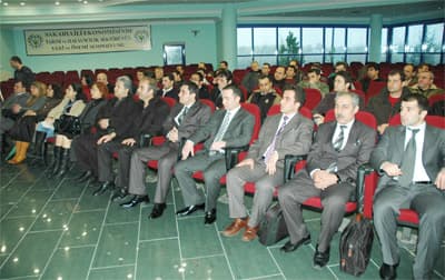 <font face="arial,helvetica,sans-serif" size="2">Hem Milli Eğitim Bakanlığı, Hem de mevcut sendikaların eğitim &ccedil;alışanlarını &uuml;vey evlat gibi g&ouml;rmesi gizliliğini devam ettirse de, TE&Ccedil;-SEN olarak Bakanlık evimiz, &uuml;vey evlat değiliz sloganlarımız ile &uuml;vey evlat olmadığımızı ve T&uuml;rk eğitim sistemi i&ccedil;inde varlığımızın kabul edilmesini istiyoruz&quot; dedi. <br />T&uuml;rkiye'de sendikacılık anlayışının değişmesi i&ccedil;in tabandan gelen tepki hareketlerinin yapılması gerektiğini belirterek, &quot;<font color="#000080">Sendikaların taraf olma yeri değil, tavır koyma yeri olduğunu t&uuml;m kamu ve eğitim &ccedil;alışanlarına ispatlanarak, sendikalara g&uuml;venin tekrar sağlanması i&ccedil;in ciddi adımlar atıldır. Sendikaların artık &uuml;retimden gelen g&uuml;c&uuml;n&uuml; kullanması, iletişim ve diyalog kurmanın teslimiyet olmadığını, tabandan gelen taleplerin dikkate alınması ve her ne olursa olsun kişisel &ccedil;ıkar &ccedil;atışmasına girilmeden &uuml;yelerin hak ve menfaatleri i&ccedil;in aynı platformda, aynı ama&ccedil;la ve aynı s&ouml;ylemle sivil toplum &ouml;rg&uuml;t&uuml; olmanın gerekleri yerine getirilmelidir&quot;</font> diye konuştu. <br /></font>