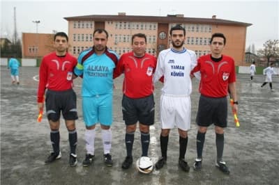 <font face="arial,helvetica,sans-serif" size="2"><p>Hacımercan (2) Kadro: Hakan, G&ouml;khan,&nbsp;Mustafa (Selahatin), &nbsp;Enes, Tanju (Tugay), Cansu, Rıdvan, Abdullah, Mithat, Cihat, Tanju T. <br />Yedekler: Sadettin Selahattin Şenol Tugay<br />Antren&ouml;r: Tacettin Karabulut</p></font><p><font face="arial,helvetica,sans-serif" size="2">Erenlerspor&nbsp;(6) Kadro: Berat, Hami, Erdi (Ahmet), Naim, ErayA, &nbsp;Aykut, Sezer (Emre), Kerem, Agah, Bahadır, M.G&ouml;khan<br />Yedekler : Faik Hakan Orkun Cihat Ahmet Emre<br />Antren&ouml;r: İsmail K&uuml;&ccedil;&uuml;k</font></p><p><font face="arial,helvetica,sans-serif" size="2">Goller:&nbsp; Erenlerspor; dakika 36-39-64 M.G&ouml;khan, dakika 43-46 Kerem,&nbsp;Hacımercanspor; dakika 72 Emre&nbsp;&nbsp;dakika 42 Mithat&nbsp;dakika 76 Tugay </font></p>
