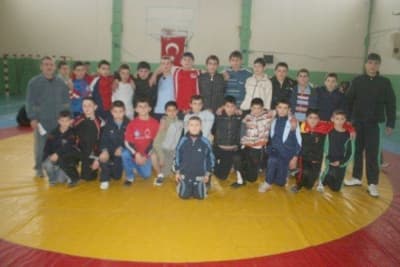 Güreşçiler Uşak&#8217;ta Mindere Çıkmaya Hazır
