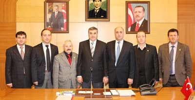 <font size="2"><font face="Arial"><strong><font color="#000000">Sanayi Kuruluşlarına Kapımız A&ccedil;ık</font></strong><br /><br />Başkan To&ccedil;oğlu, &ccedil;evreye zarar vermeyen sanayi kuruluşlarına her zaman destek olmaya hazır olduklarını ifade ederek,<font color="#333399"> &ldquo;Şehrimiz her alanda gelişiyor, b&uuml;y&uuml;yor. Bir&ccedil;ok sanayi kuruluşumuz da ilimize gelmek i&ccedil;in &ccedil;alışmalar yapıyor. Bizim b&uuml;t&uuml;n sanayicilerimize kapımız a&ccedil;ık. Fakat &ccedil;evreye zarar vermeyen sanayi kuruluşlarına kapımız a&ccedil;ık. &Ccedil;evreci olan sanayi kuruluşlarımıza her zaman destek olmaya hazırız&rdquo;</font> dedi.</font></font>