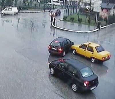 Biri Sizi Takip Ediyor, Aman Dikkat