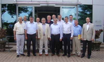<p><font face="arial,helvetica,sans-serif" size="2">Sunum sonrası b&ouml;lgede yer alan firmalardan Neutec İla&ccedil; A.Ş., Arma Filtre A.Ş.,&nbsp;Kromel&nbsp;Makina A.Ş.,&nbsp;ve Hilkar Elektronik Ltd. şirketleri heyetle birlikte ziyaret edildi, imalat sahalarında incelemeler yapıldı.<br /><br />T&uuml;rkiye&rsquo;de konularında &ouml;nc&uuml; olan ve bir &ccedil;ok &uuml;lkeye ihracat ger&ccedil;ekleştiren bu firmalara&nbsp; ziyaretler sonundaki konuşmasında Sakarya Valisi Mustafa B&uuml;y&uuml;k,&nbsp; b&ouml;lgenin istihdam a&ccedil;ısından &ccedil;ok &ouml;nemli yer tuttuğunu yapılan ve yapılacak olan yeni projelerle b&ouml;lgemize katkılarının s&uuml;rekli olacağını belirtti. &Ccedil;alışmalarda başarılar dileyen vali B&uuml;y&uuml;k, fabrikalarda AR- GE &ccedil;alışmalarına &ouml;nem verilmesini istedi ve y&ouml;netime teşekk&uuml;rlerini bildirdi. <br /></font></p>