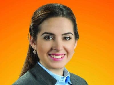 <p><font face="arial,helvetica,sans-serif" size="2"><strong>Ernur To&ccedil;<br /><br /></strong></font><font face="arial,helvetica,sans-serif" size="2">AK Parti Sakarya Milletvekili Aday Adayı olan 29 yaşındaki Ernur To&ccedil;, en gen&ccedil; milletvekili adayı adayı oldu.</font></p><p><font face="arial,helvetica,sans-serif" size="2">1982 yılında Sakarya'da doğan To&ccedil;, ilk, orta ve lise &ouml;ğrenimimi Sakarya'da tamamladı. 2006 yılında Sakarya &Uuml;niversitesi &Ccedil;evre M&uuml;hendisliği'nden mezun oldu. 2007 yılında Adapazarı Belediyesi'nde g&ouml;rev yapmaya başlayan Ernur To&ccedil; sırasıyla İhale Birimi, Avrupa Birliği Projeler Birimi, Temizlik İşleri M&uuml;d&uuml;rl&uuml;ğ&uuml;'nde ve &Ouml;zel Kalem M&uuml;d&uuml;rl&uuml;ğ&uuml;'nde g&ouml;rev yaptı.<br /></font></p><p><font face="arial,helvetica,sans-serif" size="2">Adapazarı Kent Konseyi'nin kurulumunda aktif rol alarak Adapazarı Kent Konseyi Genel Sekreterliği g&ouml;revini y&uuml;r&uuml;tt&uuml;. Siyasete AK Parti'de başladı. İl Gen&ccedil;lik Kolları Y&ouml;netim Kurulu &uuml;yeliği ve İl Y&ouml;netim Kurulu &uuml;yeliği g&ouml;revlerinde bulunan Ernur To&ccedil; iyi derecede İngilizce ve az derecede Almanca biliyor. </font></p>