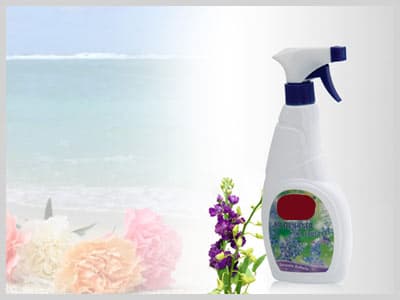 <p><font face="verdana,geneva" size="2"><strong>EV PARF&Uuml;MLERİ VE ODA SPREYLERİ PAZARINI ETKİLEMEYECEK<br /><br /></strong></font><font face="verdana,geneva" size="2">SC Johnson &Uuml;r&uuml;n M&uuml;d&uuml;r&uuml; Seda Kobakoğlu da, yasağın, sigara ve k&ouml;t&uuml; kokuları yok eden ev parf&uuml;mleri pazarını etkilemeyeceğini belirterek, ''Bu &uuml;r&uuml;nler direkt sigara kokusuna karşı pozisyonlanmış değil, farklı ama&ccedil;larla da kullanılıyor'' dedi.<br /><br /></font><font face="verdana,geneva"><font size="2">Kobakoğlu, sigara kokusunu en iyi bastıran kokular arasında okyanus ve lavanta kokulu ev parf&uuml;mlerinin geldiğini ifade etti.Viking Temizlik ve Kozmetik &Uuml;r&uuml;nleri Pazarlama M&uuml;d&uuml;r&uuml; Fatih Y&uuml;zbaşıoğlu ise sigara yasağının, sigara ve k&ouml;t&uuml; oda kokularını yok eden oda spreyleri pazarını kısıtlamayacağını s&ouml;yledi.<br /><br /></font><font size="2">Y&uuml;zbaşıoğlu, ''Sekt&ouml;rde oda kokuları gittik&ccedil;e y&uuml;kselen bir trend i&ccedil;inde. Ben sigara yasağının &uuml;r&uuml;n &ccedil;eşitliliğini kısıtlayacağına inanmıyorum. Hadise sadece sigara kokusu değil. Bu &uuml;r&uuml;nler kullanılmaya devam edilecek'' şeklinde konuştu.</font></font></p>