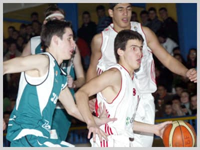 <p><font size="2"><font face="verdana,geneva"><strong><br /><br /><font color="#993300">T&Uuml;RKİYE(83):</font></strong> Mert Demirel 6, Enes Kanter 15, Berkay Candan 4, Serkan Avcı 7, Kevin Kapsar 12, Burak Can Y&uuml;ksel 12, Ramazan Tekin 2, Kerem Hotic 8, Yiğitcan Vardal 8, Yunus Sonsırma 9</font></font></p><p><font size="2"><font face="verdana,geneva"><strong>SLOVENYA(46):</strong> Matej Rojc 3, Luca Rupnic 2, Jan Span 2, Jure Besedic 3, Alen Hodzic 2, Urban Gorjanc 4, Andrej Volk 2, Jaka Brodnik 5, Uros Pavlovic 8, Matija Vravnik 8, Matic Krivic 7</font></font></p><p><font size="2"><font face="verdana,geneva"><strong>1.PERİYOT:</strong> 22-10<br /><strong>2.PERİYOT:</strong> 18-15<br /><strong>3.PERİYOT:</strong> 17-7<br /><strong>4.PERİYOT:</strong> 26-14<br /></font></font></p>
