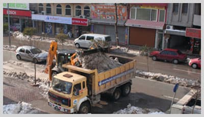 Karlar Kamyonlarla Toplanıyor