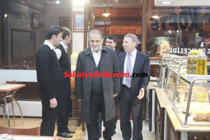 Kenan Işık, Sakarya&#8217;nın meşhur yemeklerini tattı