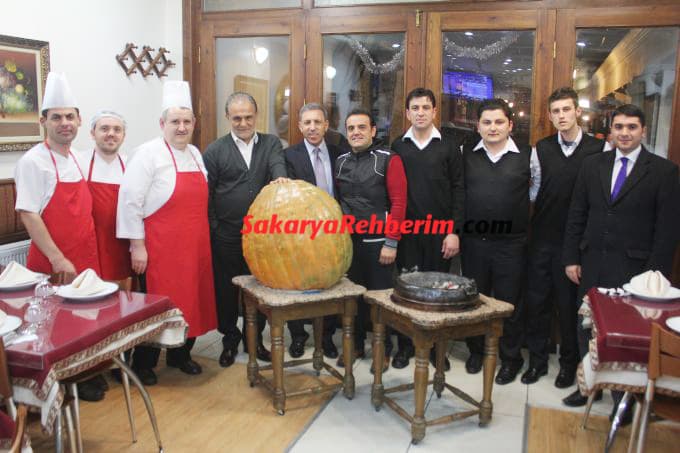 Kenan Işık, Sakarya&#8217;nın meşhur yemeklerini tattı