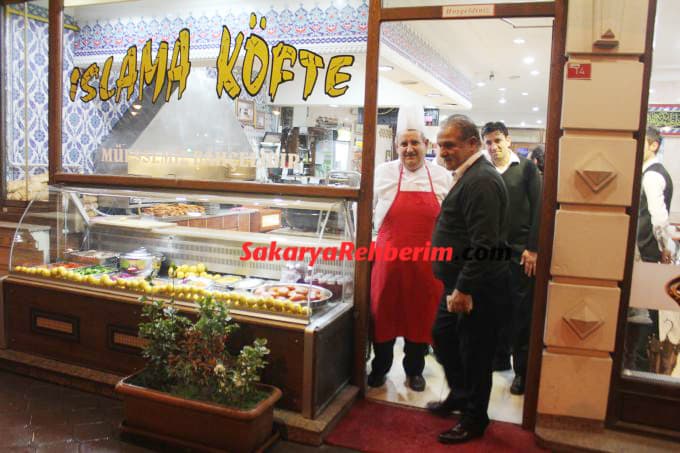 Kenan Işık, Sakarya&#8217;nın meşhur yemeklerini tattı
