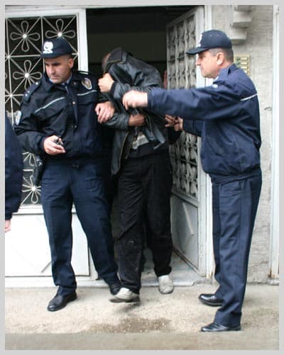 Kimse İş Vermeyince Çatıya Çıktı